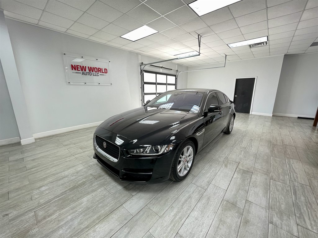 2017 Jaguar XE Premium's photo