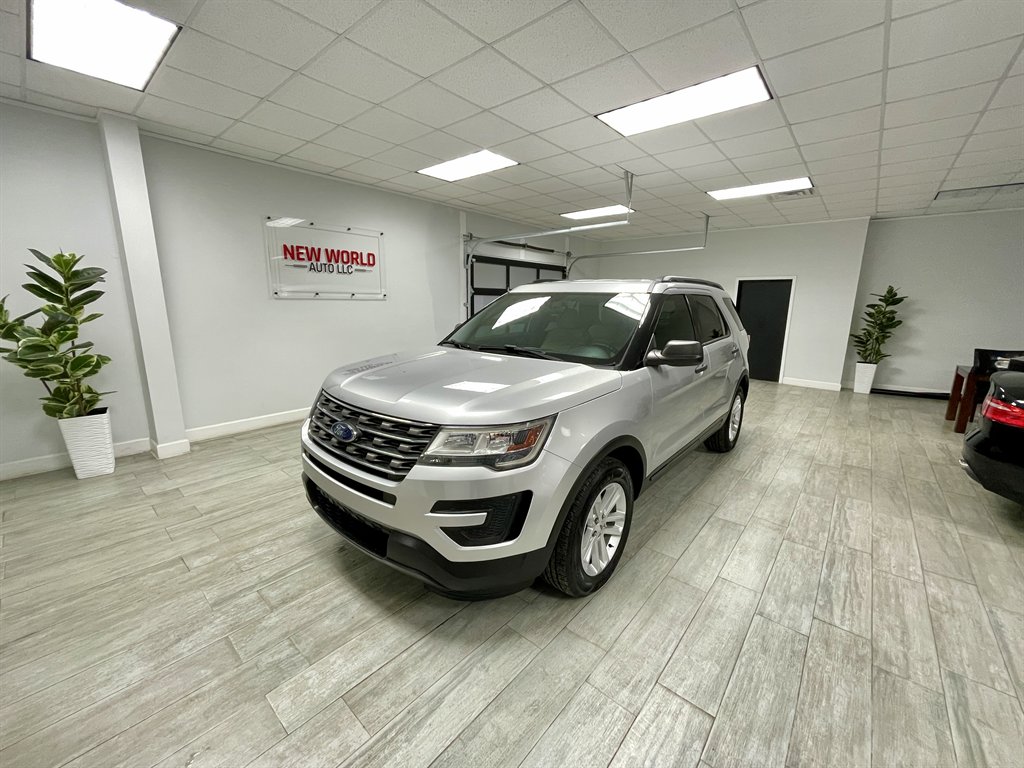 2017 Ford Explorer Base's photo