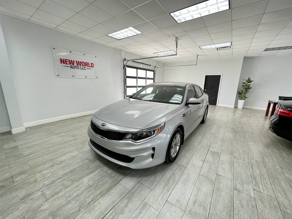 2018 Kia Optima LX's photo