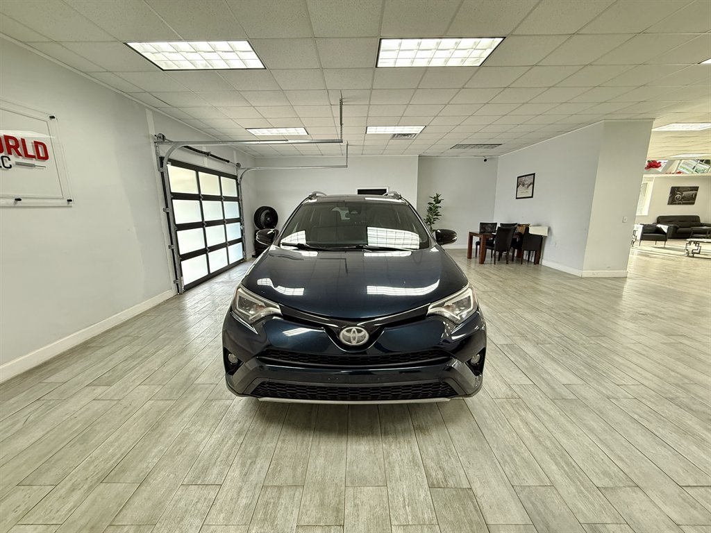 2017 Toyota RAV4 SE - Photo 8