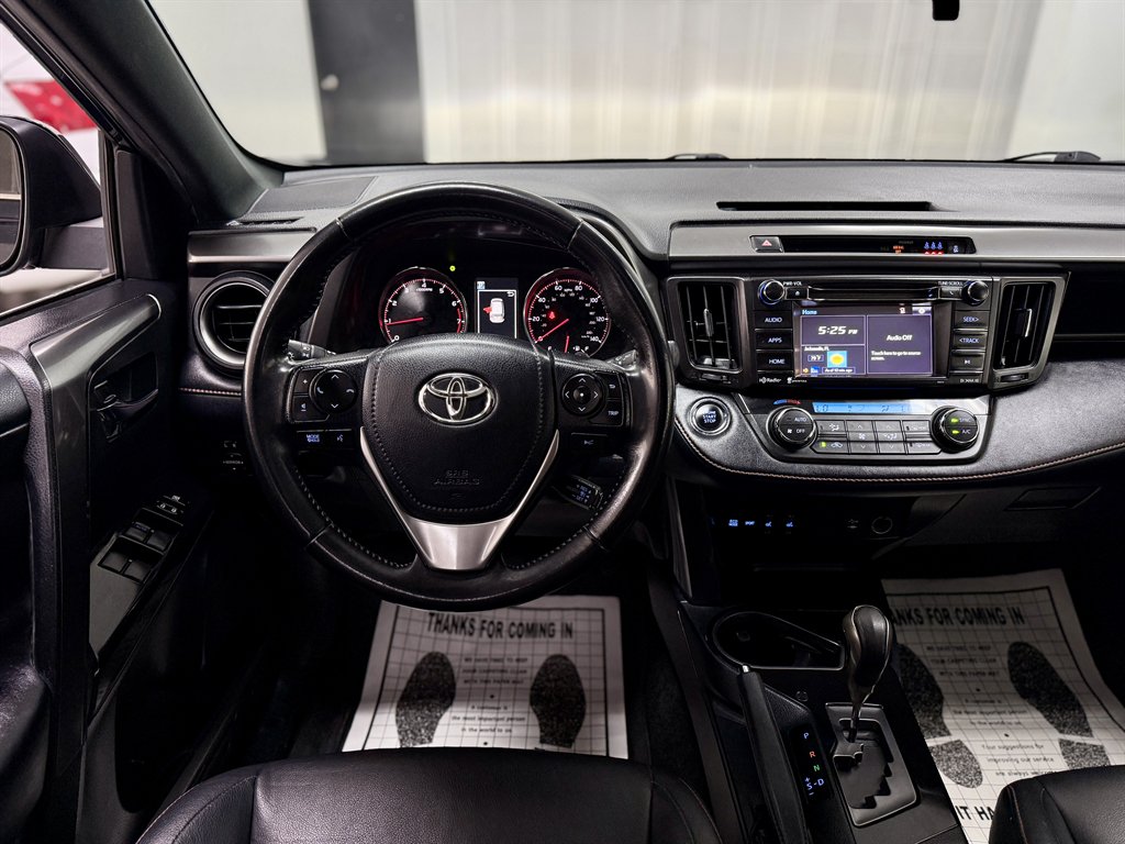2017 Toyota RAV4 SE - Photo 16