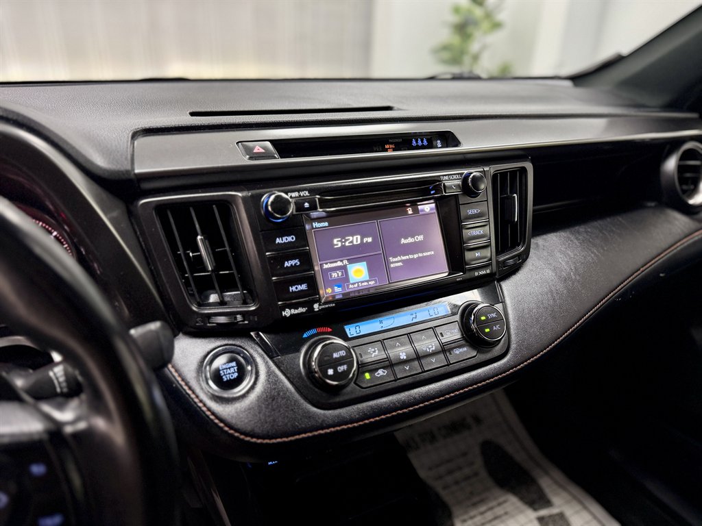 2017 Toyota RAV4 SE - Photo 11