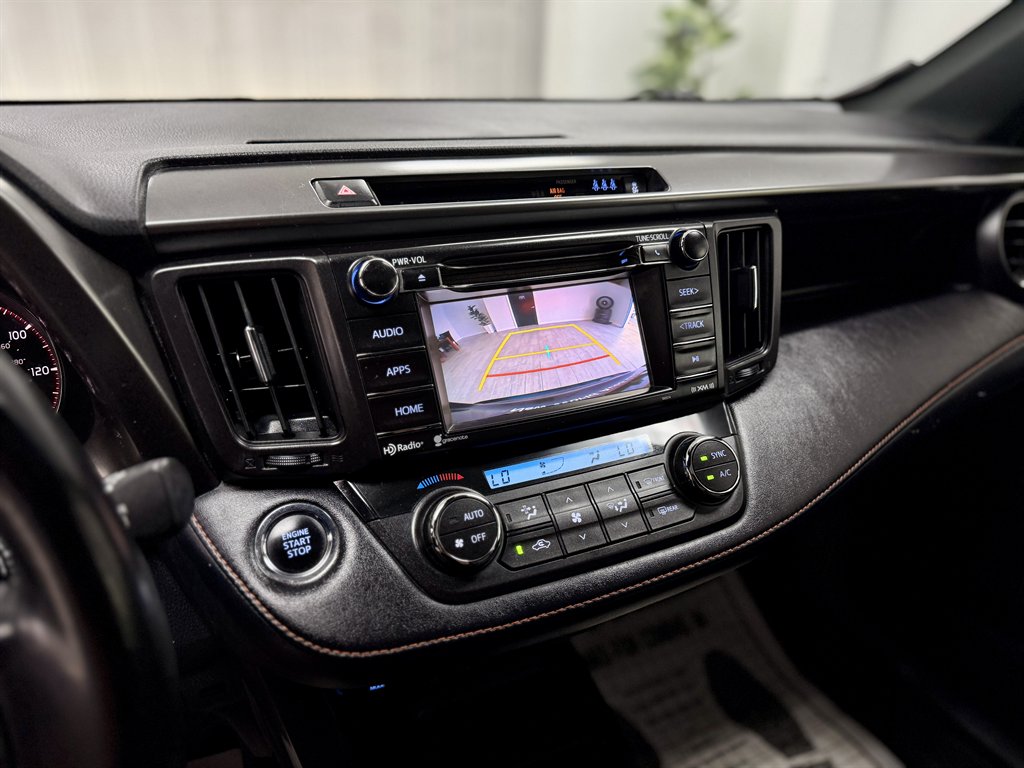 2017 Toyota RAV4 SE - Photo 12