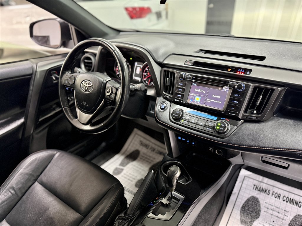 2017 Toyota RAV4 SE - Photo 20