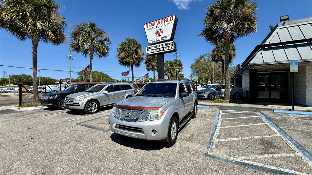 2010 Nissan Pathfinder LE