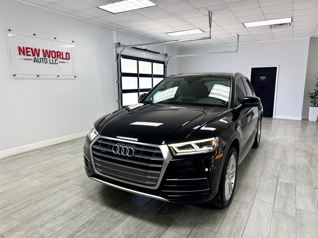2019 Audi Q5 2.0T quattro S tronic Premium Plus's photo