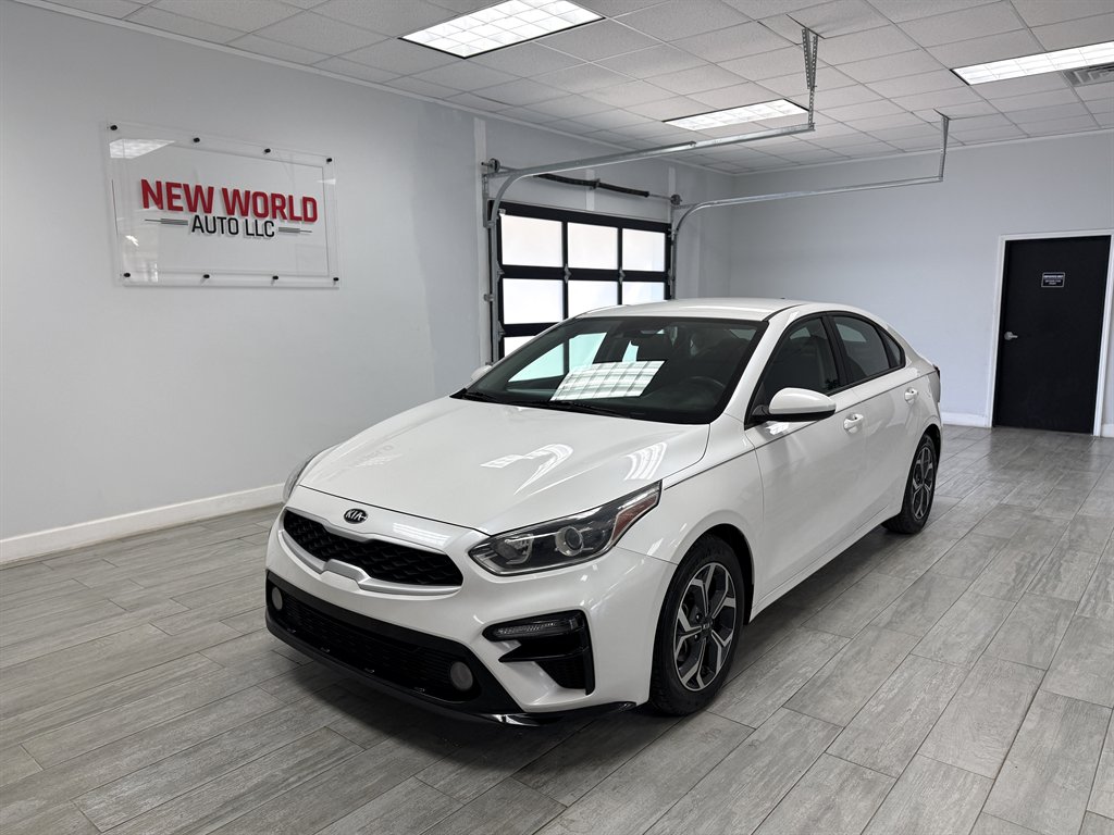 2021 Kia Forte LXS AT's photo
