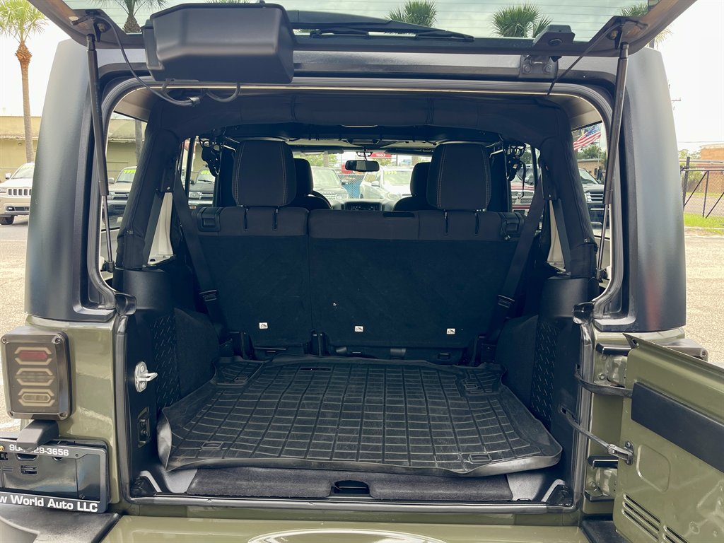 2016 Jeep Wrangler Unlimited Sahara - Photo 16