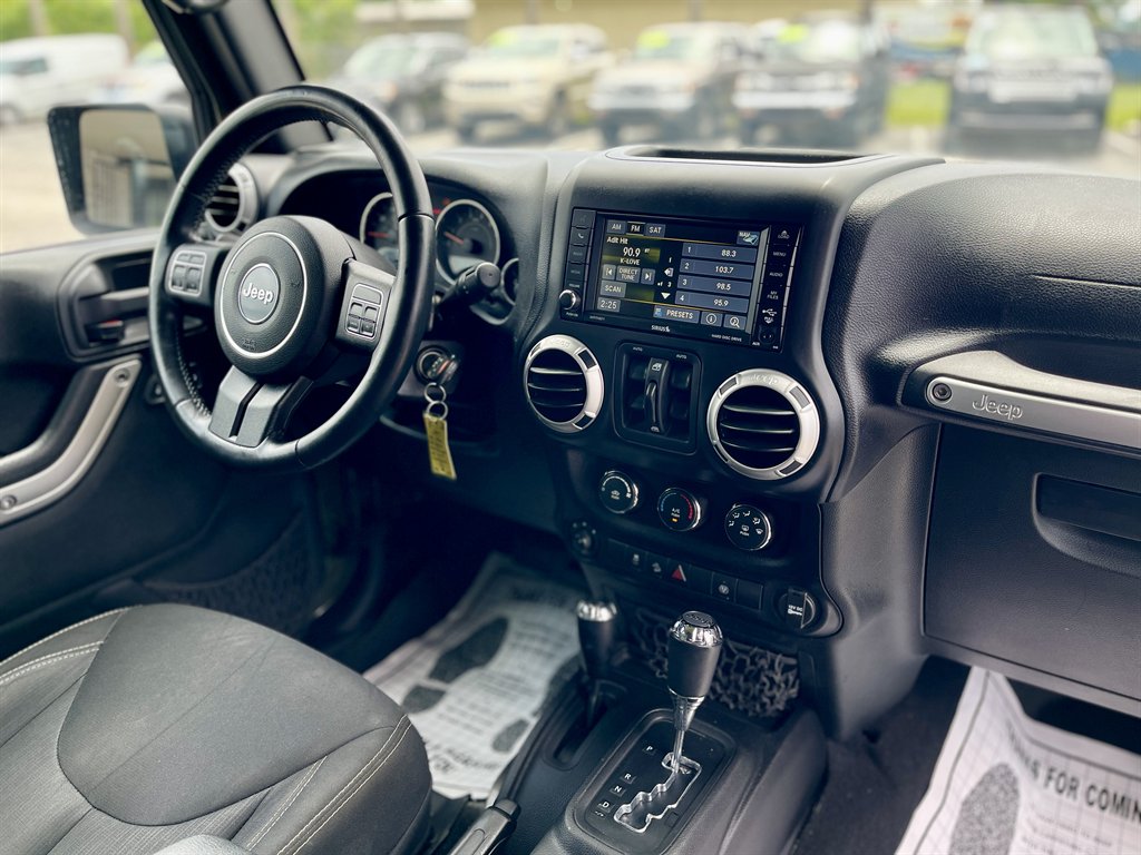 2016 Jeep Wrangler Unlimited Sahara - Photo 19