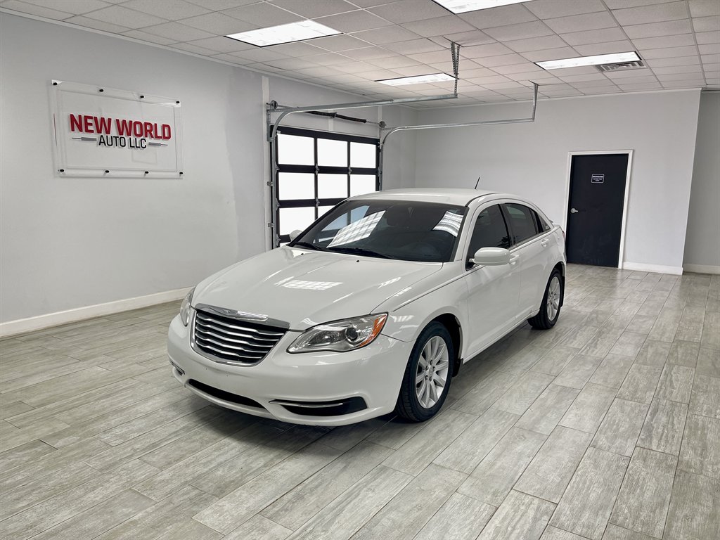 2012 Chrysler 200 Touring's photo