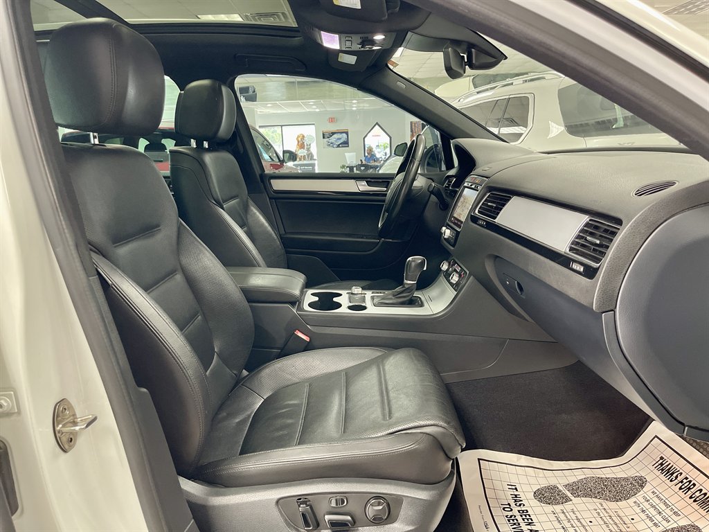 2017 Volkswagen Touareg Wolfsburg Edition - Photo 22