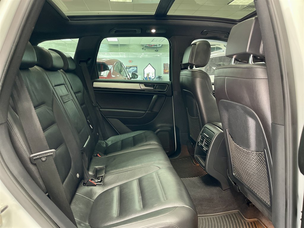 2017 Volkswagen Touareg Wolfsburg Edition - Photo 21