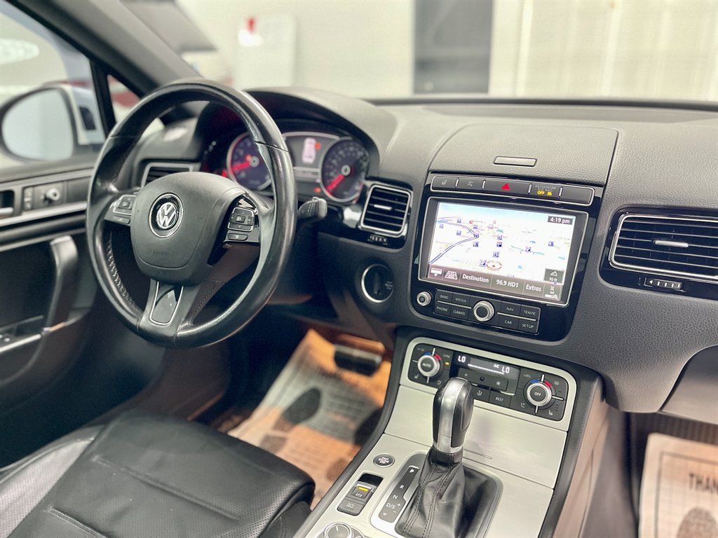 2017 Volkswagen Touareg Wolfsburg Edition - Photo 23